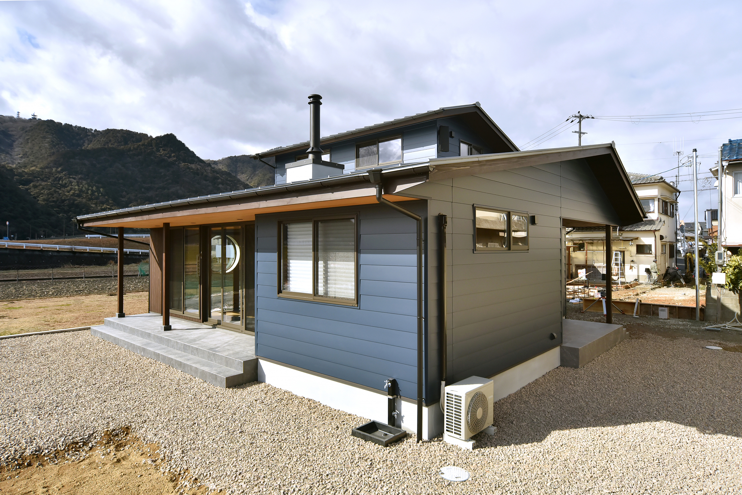 平屋みたいに暮らす、明るいモダンハウス 写真